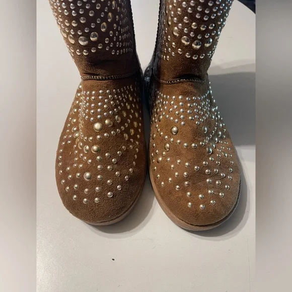 YJL Chestnut Studded Faux Suede Winter Boots Size 8 Boho Rockstar Bling - Picture 3 of 9